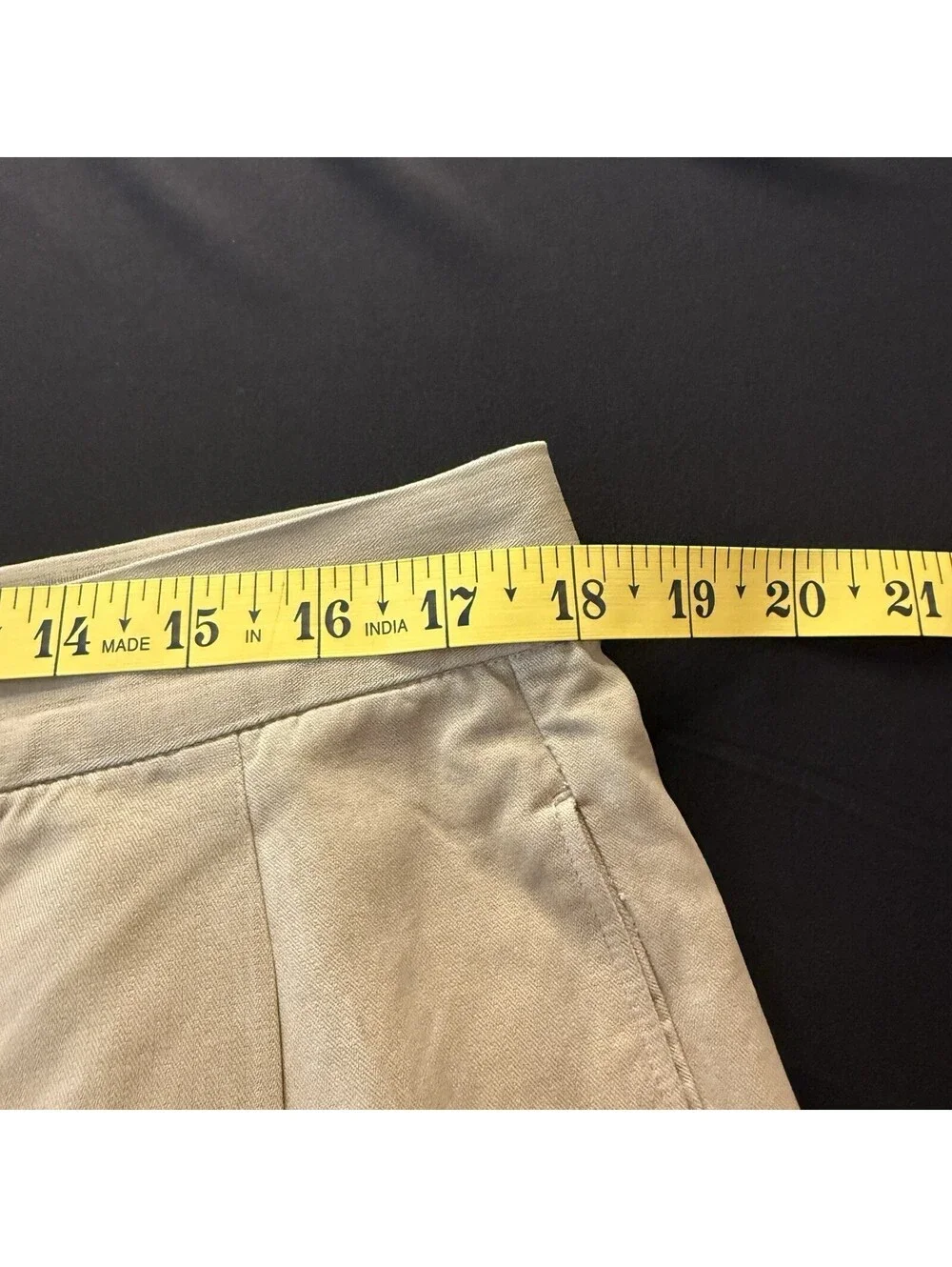 Tommy Bahama 100% Silk Shorts Men’s Size 36 Beige Khaki Luxury